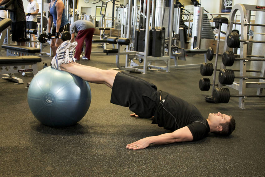 Ball Leg Curl — start position