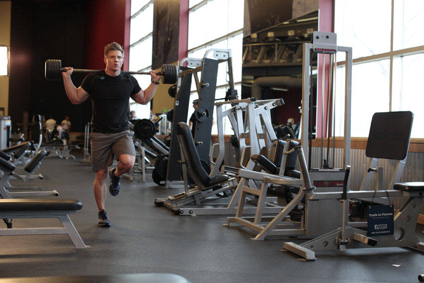 Barbell Walking Lunge — start position