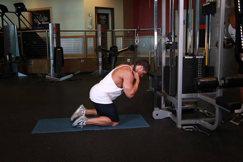 Cable Crunch — start position