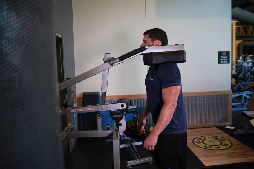 Calf-Machine Shoulder Shrug — start position