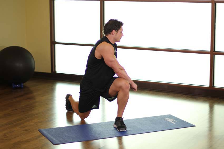Crossover Reverse Lunge — start position