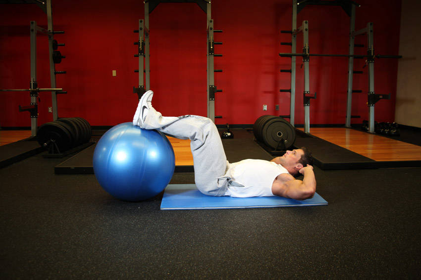 Crunch - Legs On Exercise Ball — start position