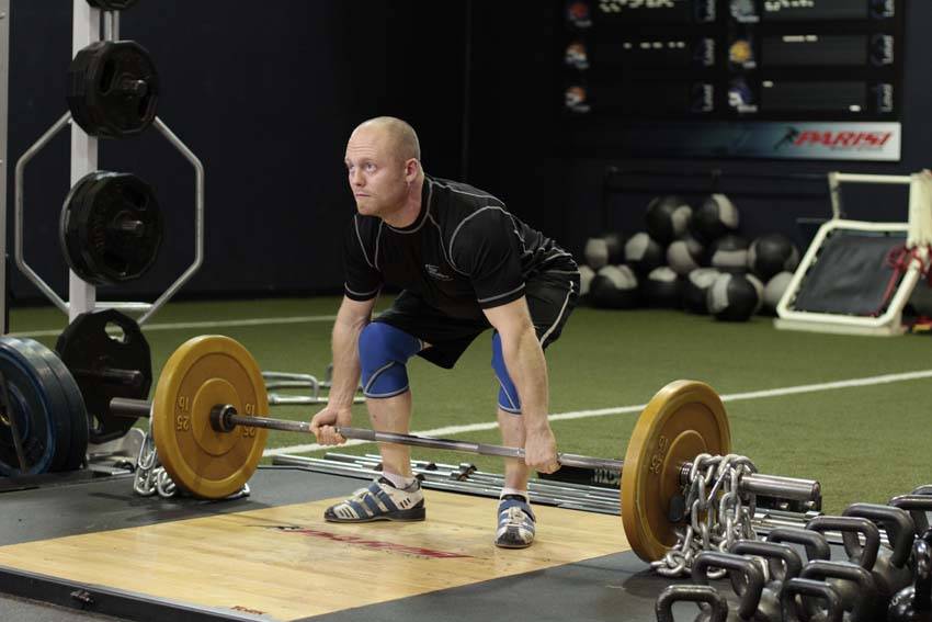 Deadlift with Chains — start position