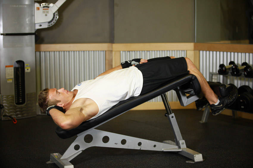 Decline Oblique Crunch — start position
