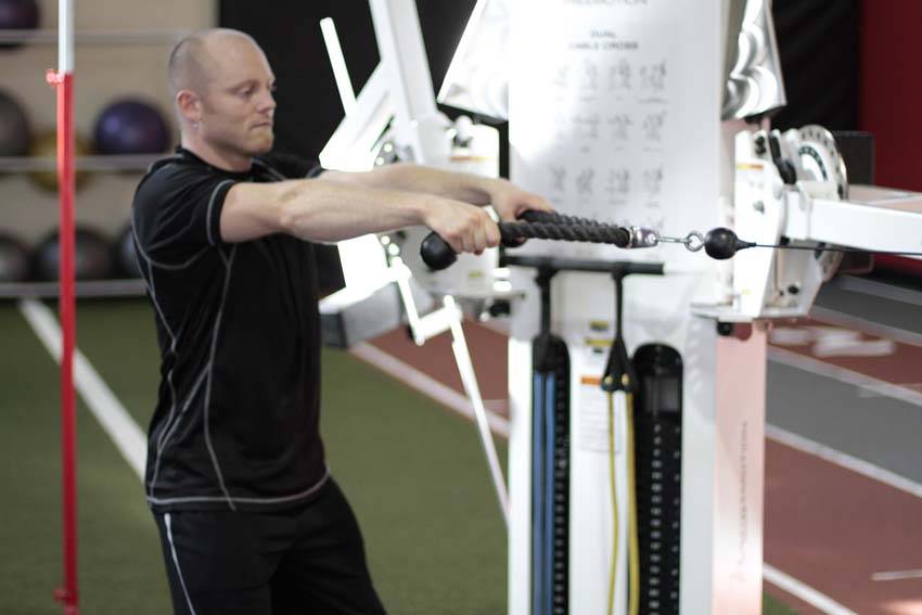 Face Pull — start position