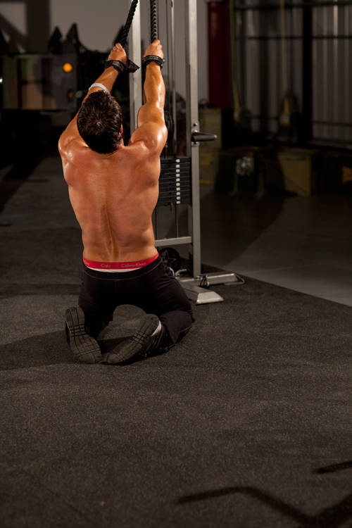 Kneeling High Pulley Row — start position