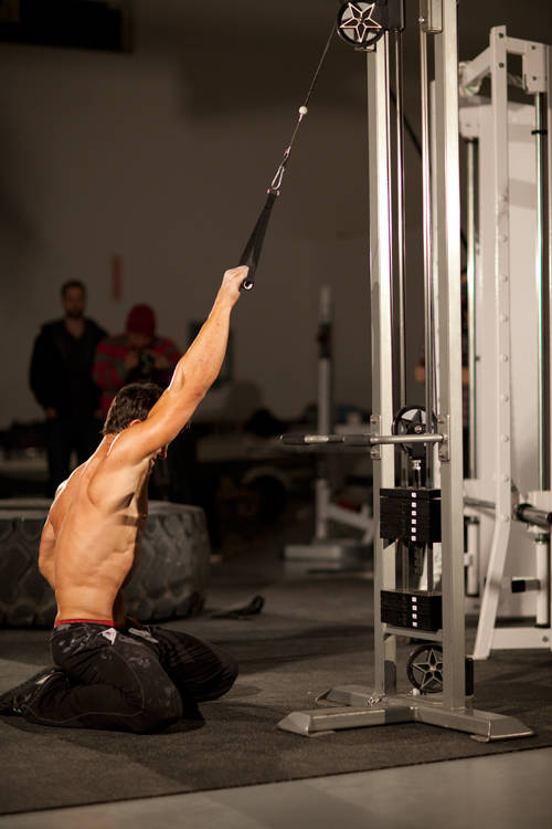 Kneeling Single-Arm High Pulley Row — start position
