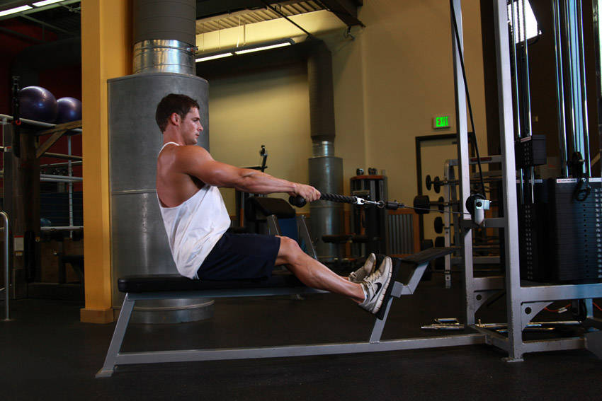 Low Pulley Row To Neck — start position