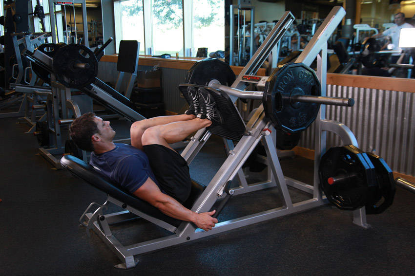 Narrow Stance Leg Press — start position