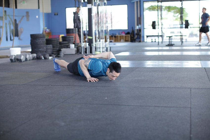 Single-Arm Push-Up — start position