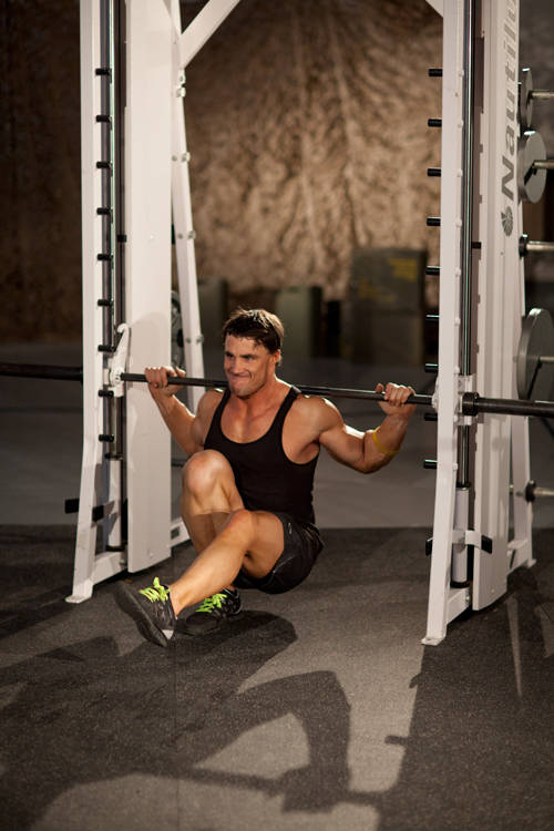 Smith Machine Pistol Squat — end position