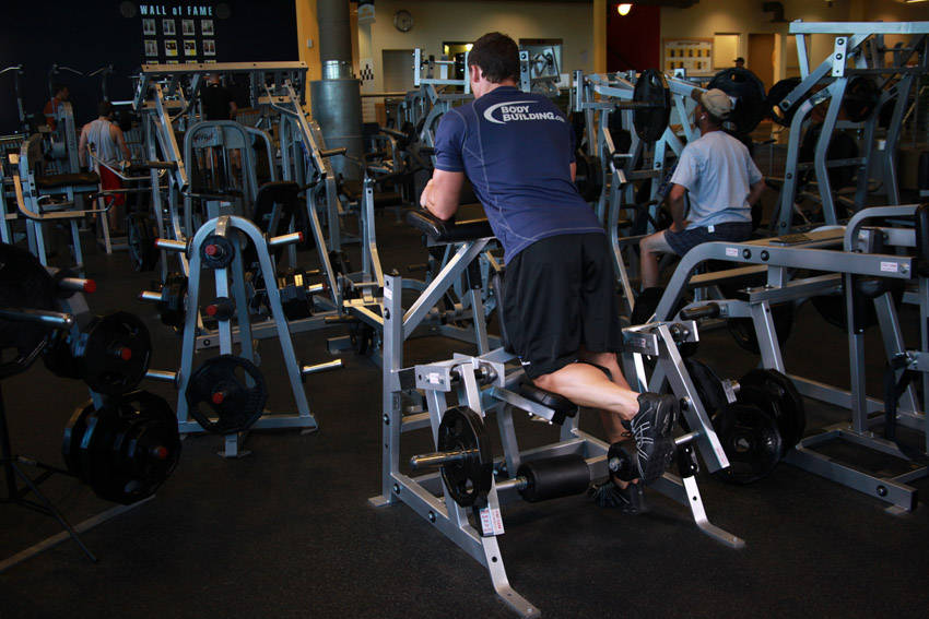 Standing Leg Curl — start position