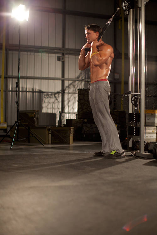 Standing Rope Crunch — start position