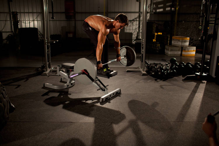 Straight Bar Bench Mid Rows — start position