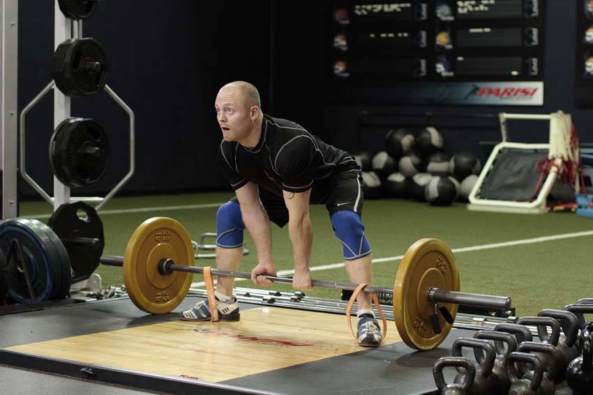 Sumo Deadlift with Bands — start position