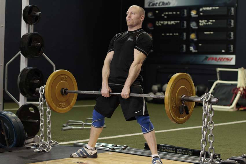 Sumo Deadlift with Chains — end position