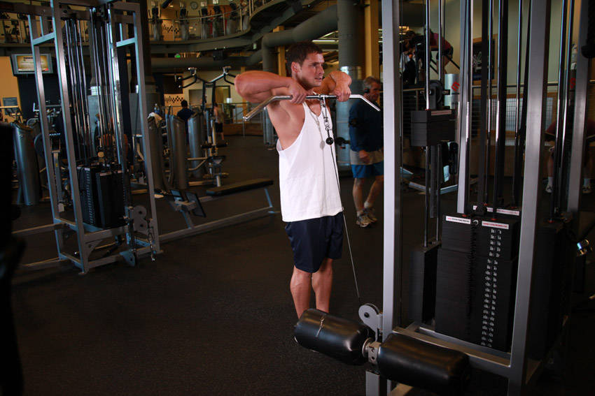 Upright Cable Row — start position