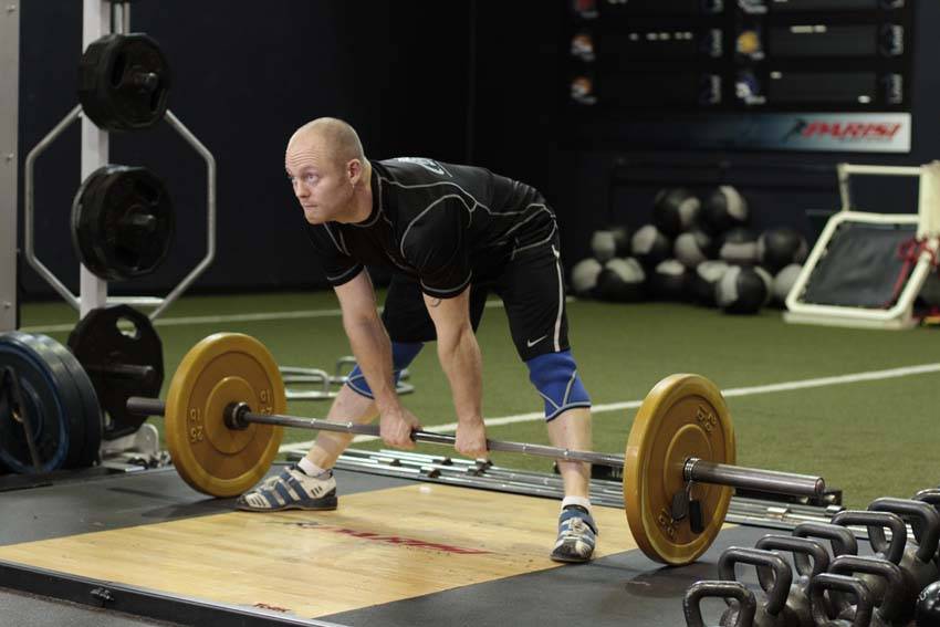 Wide Stance Stiff Legs — start position
